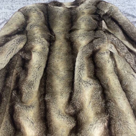 Beautiful fur ! Only worn once , I’m moving back to Florida - Picture 4 of 4